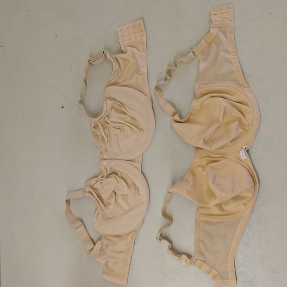 Wacoal Other - Pack of 2 bras by Wacoal & Elomi 34I